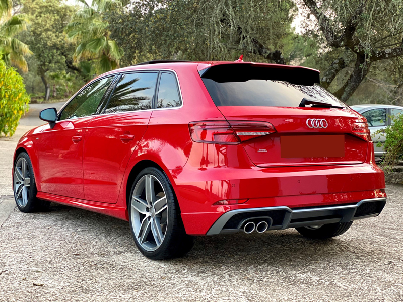 Audi rojo